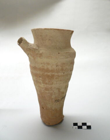 vase, image 3/3