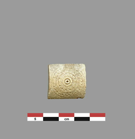 plaquette  ; incrustation de meuble