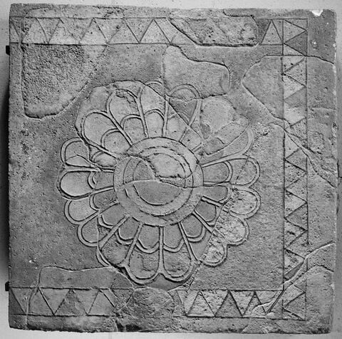 décor architectural ; carreau d'applique, image 2/2