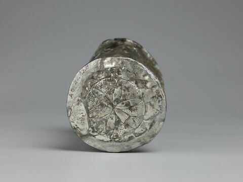 vase, image 2/6