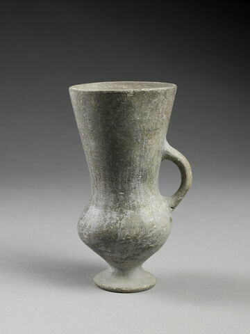 vase, image 2/2