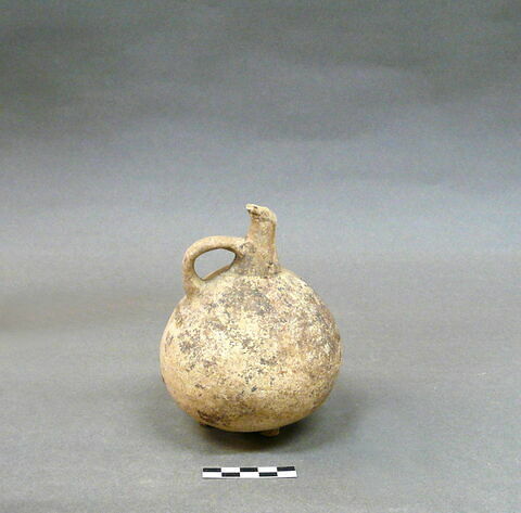 vase, image 3/3