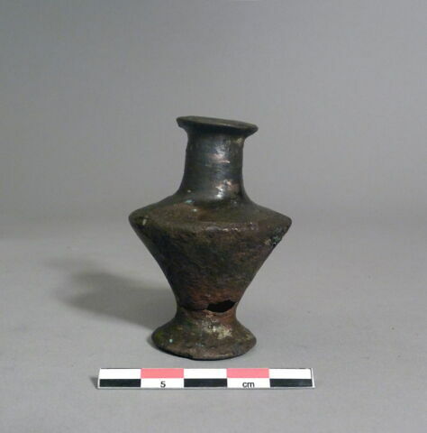 vase, image 2/2