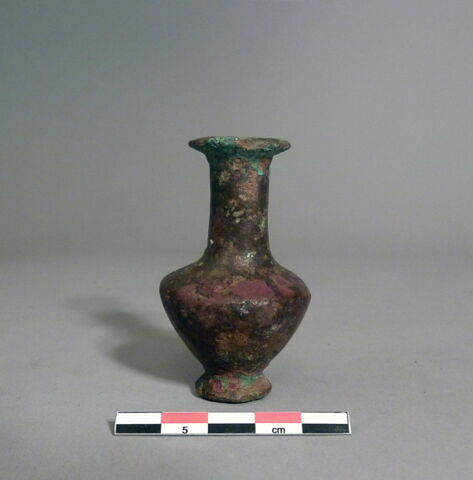 vase, image 2/2
