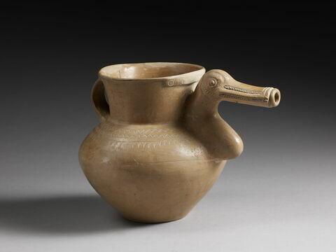 vase, image 3/3