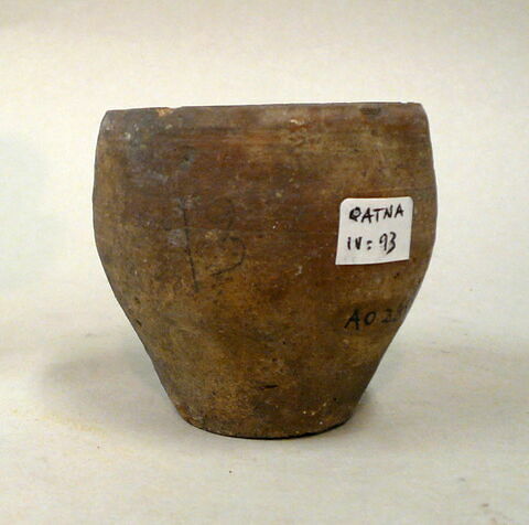 vase, image 3/3