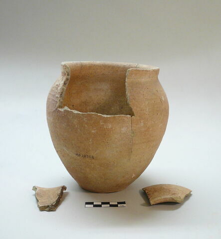 vase, image 3/3
