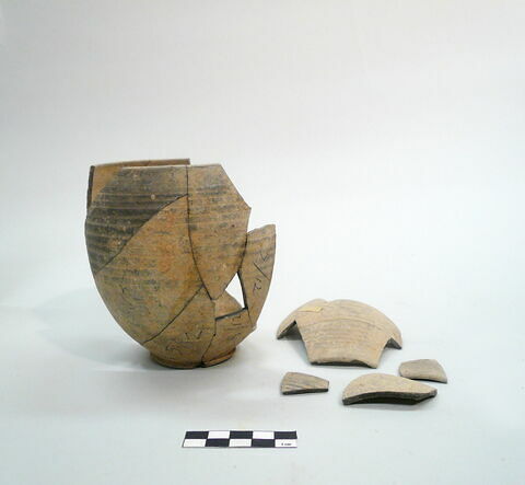 vase, image 2/2