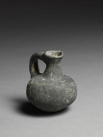 vase, image 3/3