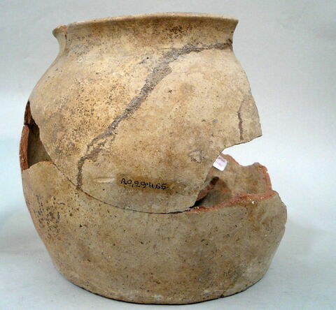 vase, image 3/3