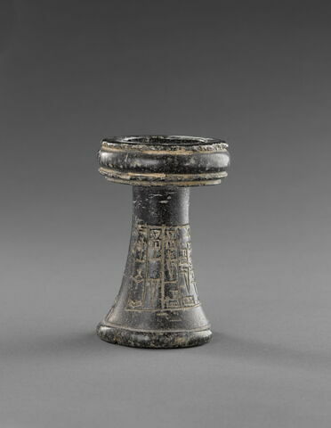 autel ; brûle-parfum  ; table d'offrandes  ; objet votif, image 3/3