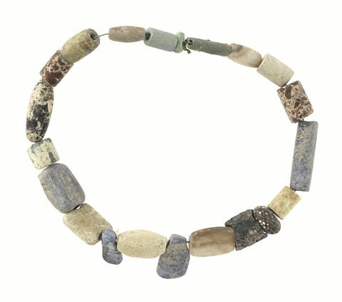 collier, image 2/4