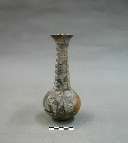 vase, image 2/2