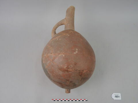 vase, image 3/3
