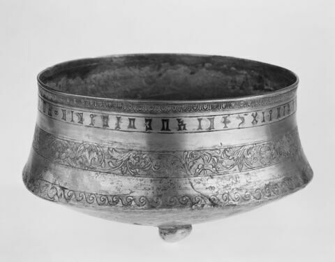 vase, image 7/11