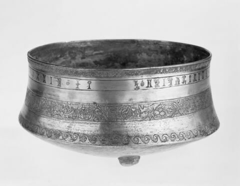 vase, image 8/11