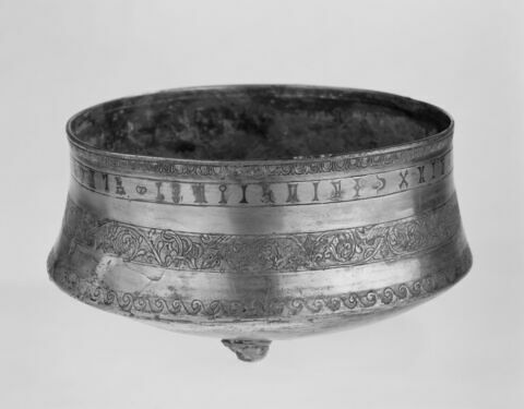 vase, image 9/11