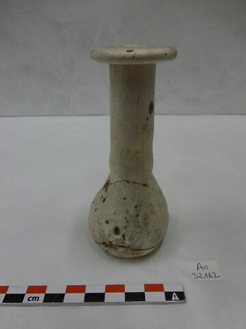 vase, image 2/2