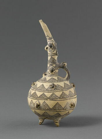 vase, image 3/3