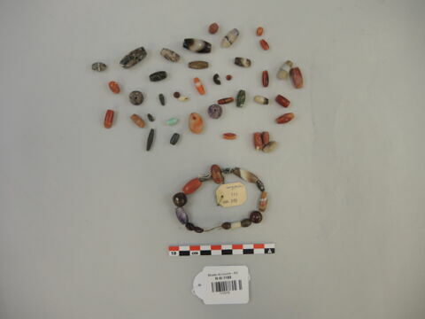 collier, image 2/2