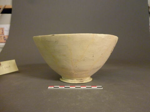 vase, image 2/2