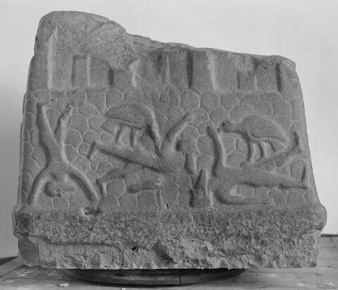 stèle ; socle, image 5/7