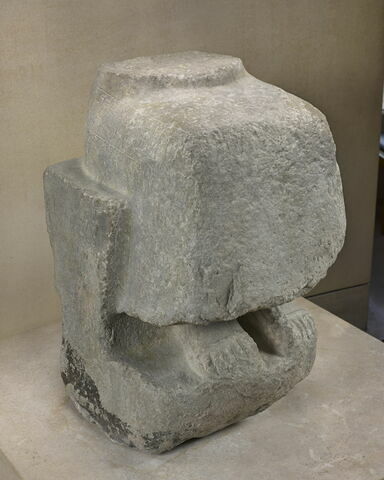 statue