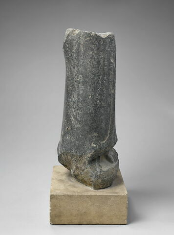 statue, image 2/10