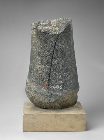 statue, image 3/10