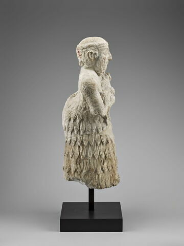statue, image 2/15