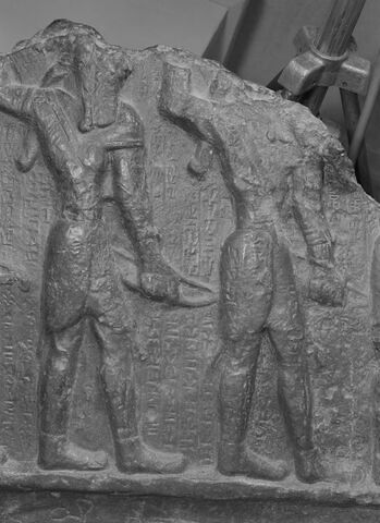 Bas-relief aux guerriers, image 8/9