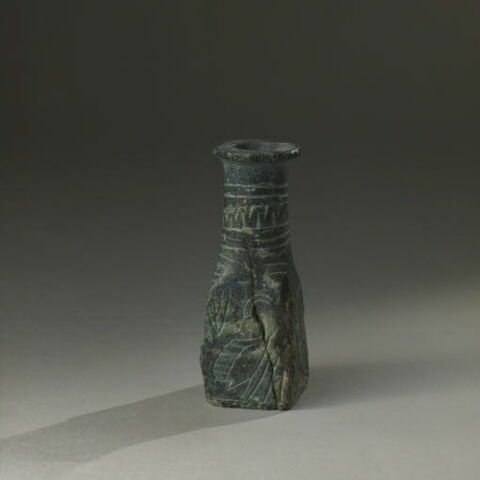 vase, image 8/9