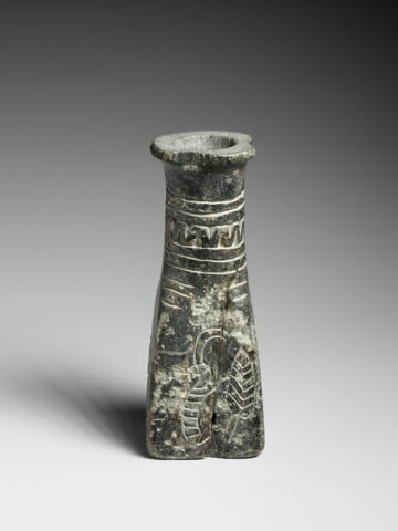 vase, image 2/9
