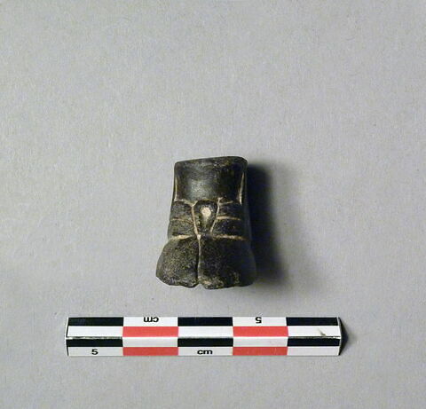 vase  ; pied de vase, image 2/3