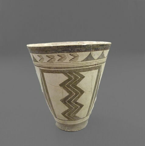 vase, image 8/8