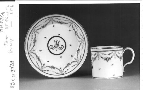 Tasse et sa soucoupe, d'une paire (OA 9594 25 AB), faisant partie du nécessaire de Marie-Antoinette, image 6/7