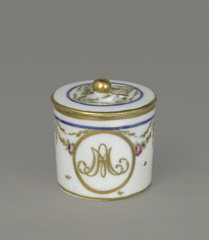Pot à pommade, d'une paire (OA 9594 26 C), faiant partie du nécessaire de Marie-Antoinette, image 2/6