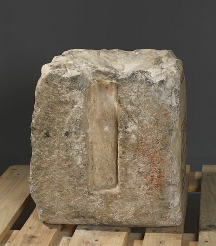 Socle de statue ou table d'offrandes pour plusieurs divinités ?, image 4/9