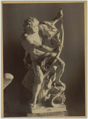 Soldat bandant un arc, image 12/12