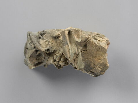 sculpture, fragment, image 3/3