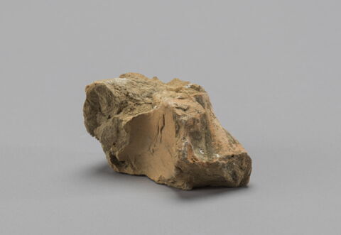 sculpture, fragment, image 2/2