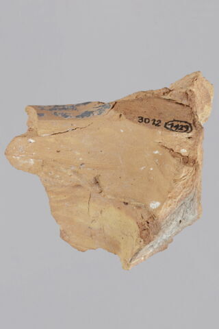 Fragment d'architecture avec traces de trophée d'armes, image 2/7