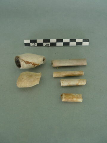 pipe, fourneau ; pipe, tuyau, image 3/3