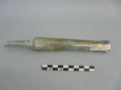 flacon cylindrique, fragment
