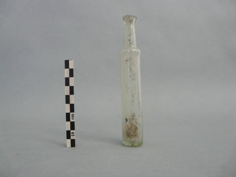 flacon cylindrique, fragment