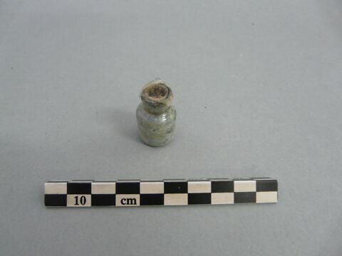 flacon cylindrique, fragment, image 3/3
