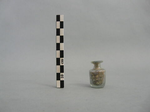 flacon cylindrique, fragment