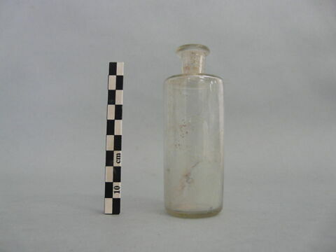 flacon cylindrique, fragment