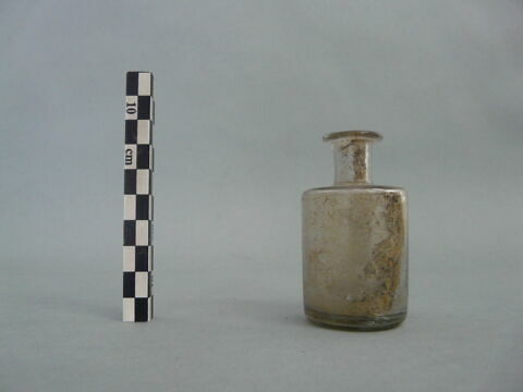 flacon cylindrique, fragment