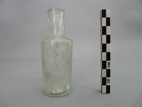 flacon cylindrique, fragment